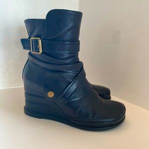Miz Mooz Wedge Ankle Boot Size 6